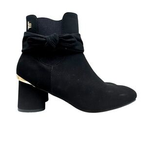London Fog Jizelle Black Faux Suede Leather Bow detail Ankle booties Women sz 7